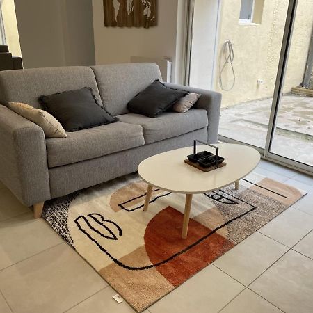 Appartement Climatise Avec Cour En Centre Ville كارْبُنْترا المظهر الخارجي الصورة