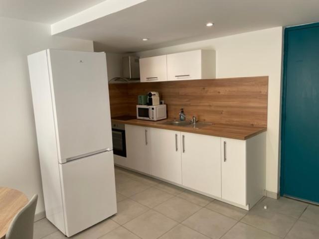 Appartement Climatise Avec Cour En Centre Ville كارْبُنْترا المظهر الخارجي الصورة